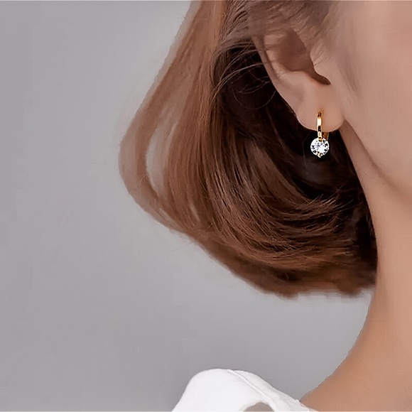 🔵𝟲𝟱%𝗢𝗙𝗙 𝗯𝘂𝗻𝗱𝗹𝗲𝘀 𝟯+🔵 NEW CZ Huggie Hoop Earrings - Picture 6 of 10